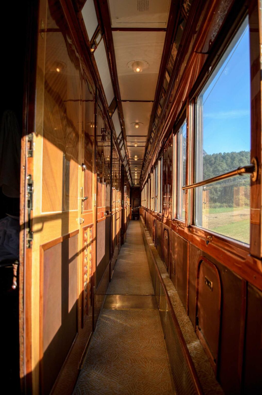 The 10 Most Amazing Train Rides In the World | Mr Hudson